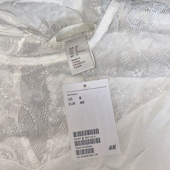✨H&M Blouse with Lace Yoke✨ - Picture 4 of 4
